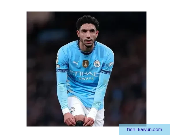 曼城中场换代核心人物表现稳健，球队未来值得关注