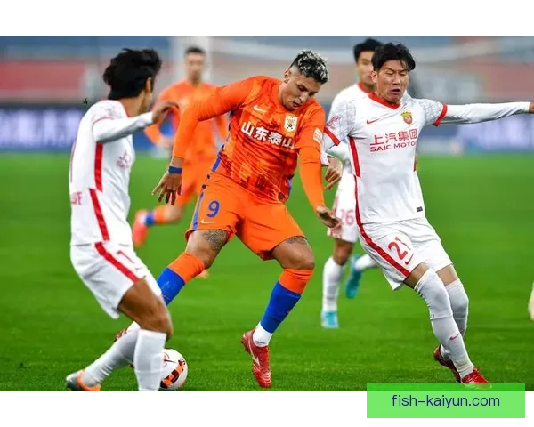 中超争冠悬念加剧，各队状态多变抢夺最后积分牌位