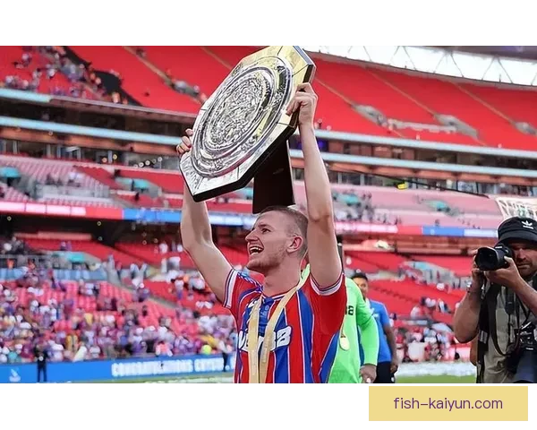 马洛·古斯托本赛季在英超表现稳健，防守数据持续提升